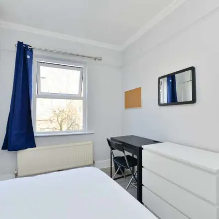 Image 3 - 84 Fentiman Road, London, SW8 1LF, United Kingdom - Apartment for rent