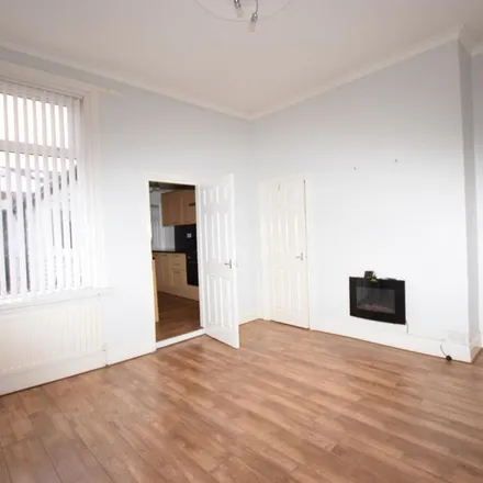 Image 2 - Erith Terrace, Sunderland, SR4 7TG, United Kingdom - Townhouse for rent