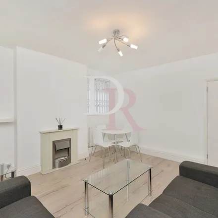 Image 2 - Lyncroft Gardens, Finchley Road, London, NW3 7AD, United Kingdom - Apartment for rent