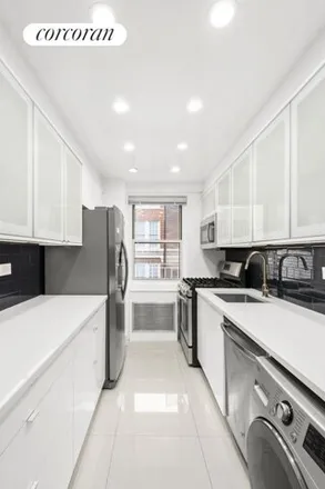 Rent this 2 bed condo on 301 E 66th St Apt 9K in New York, 10065