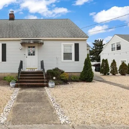 Rent this 4 bed house on 102 New Brunswick Avenue in Lavallette, Ocean County