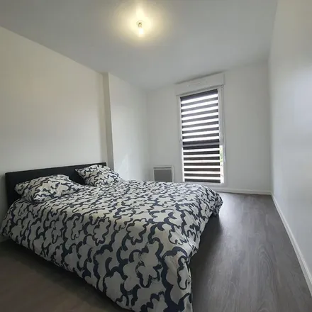 Rent this 3 bed apartment on 2 Place de Salvandy in 91100 Corbeil-Essonnes, France