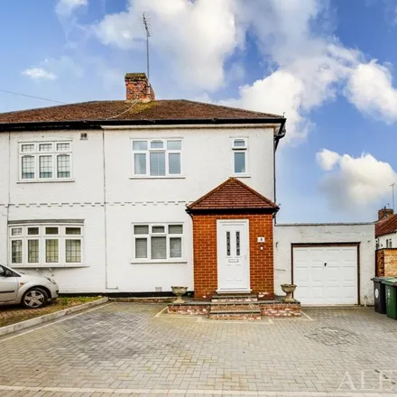 Image 1 - Amesbury Drive, London, E4 7PZ, United Kingdom - Duplex for rent