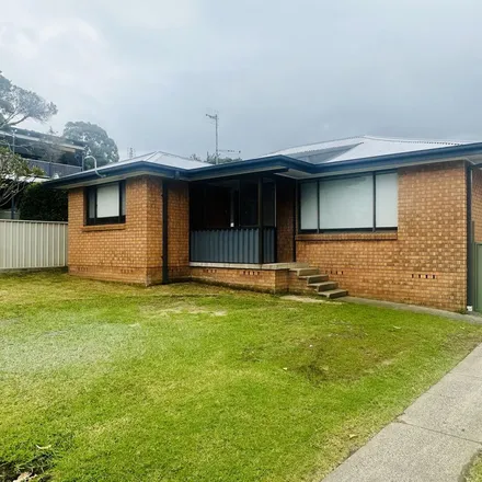 Rent this 3 bed apartment on Simpson Parade in Albion Park NSW 2527, Australia