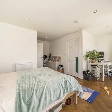 Image 4 - Axminster Road, London, N7 6RE, United Kingdom - Townhouse for rent