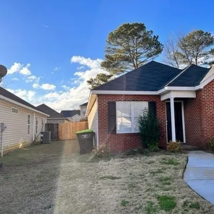Rent this 3 bed house on 132 Lake Drive in Warner Robins, GA 31088
