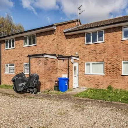 Rent this 2 bed room on unnamed road in High Wycombe, HP12 4FF