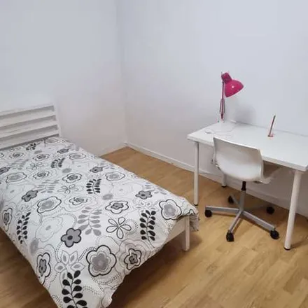 Rent this 4 bed apartment on Quinta do Borba in R Luís Camões 6 (Póvoa Sto Adrião), Rua Luís de Camões
