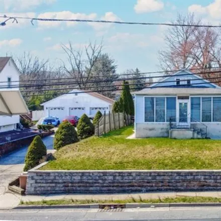 Buy this 2 bed house on 1123 New Market Avenue in Samptown, South Plainfield