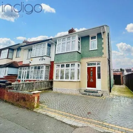 Buy this 3 bed house on St Lawrence Avenue in Luton, LU3 1QS