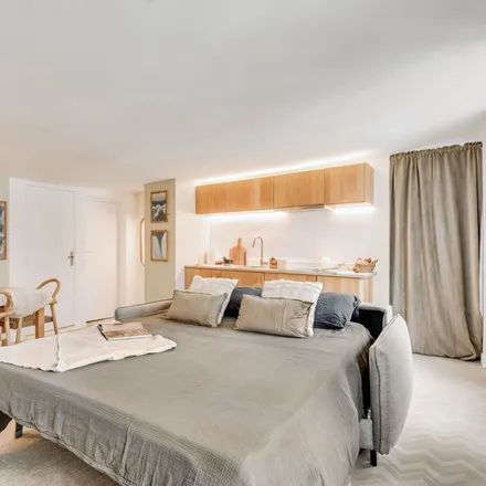 Rent this 2 bed apartment on 73 Rue de Seine in 75006 Paris, France