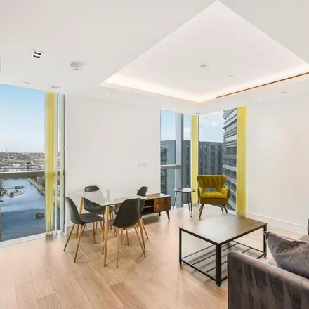 Rent this 1 bed apartment on Valencia Tower in 3 City Road, London