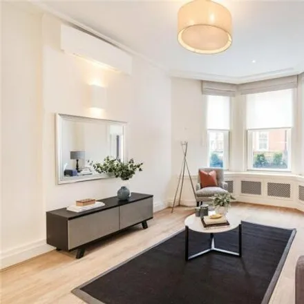 Rent this 1 bed apartment on Park Street in Camden, Great London