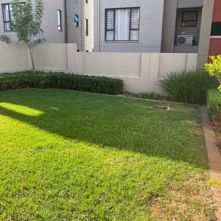 Image 2 - 12 Concourse Crescent, Paulshof, Sandton, 2062, South Africa - Apartment for rent