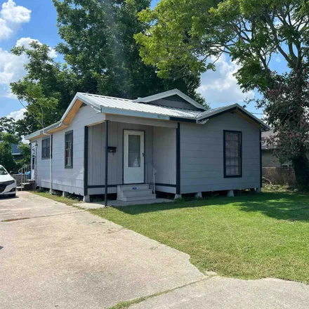 Buy this 2 bed house on 316 Hellier Street in Houma, LA 70363
