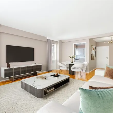 Image 2 - 35 PARK AVENUE 11A in New York - Apartment for sale