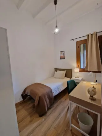 Rent this 6 bed room on Carrer d'Avinyó in 24, 08002 Barcelona