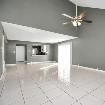 Image 5 - Shred Nations, 6214 Beverly Hill Street, Houston, TX 77057, USA - Townhouse for rent