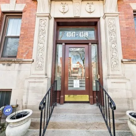 Buy this 3 bed condo on 4347-4349 South Greenwood Avenue in Chicago, IL 60615