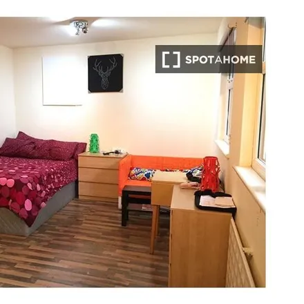 Rent this 5 bed room on Anson Primary School in Anson Road, London