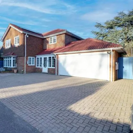 Buy this 4 bed house on Marlow Hill in High Wycombe, HP11 1FF