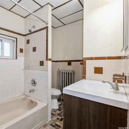 Image 6 - 87-07 78th Street, New York, NY 11421, USA - Townhouse for sale