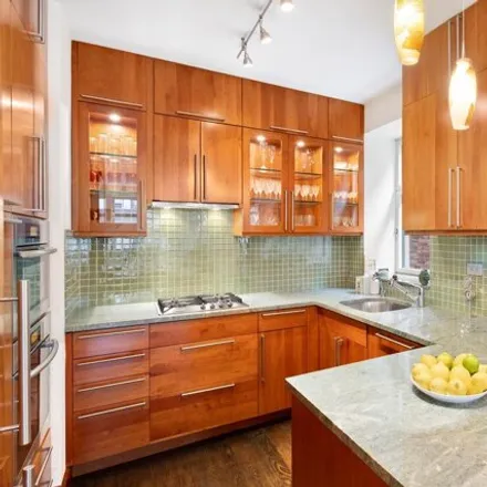 Image 3 - 186 East 76th Street, New York, NY 10021, USA - Condo for sale