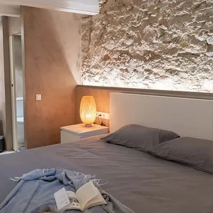 Rent this 4 bed room on RavalMedia in Carrer dels Salvador, 8