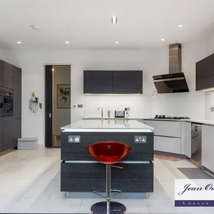 Rent this 6 bed apartment on St John's Wood Park in London, NW8 6RN
