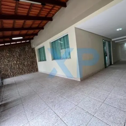 Buy this 3 bed house on Rua Monte Santo in Centro, Divinópolis - MG