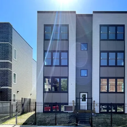 Rent this 3 bed duplex on 6418-6420 South Maryland Avenue in Chicago, IL 60637