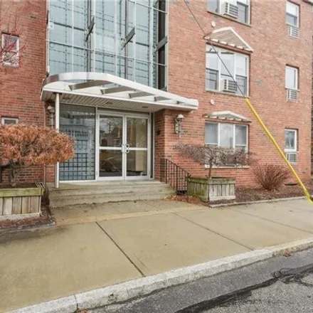 Buy this 2 bed condo on 184 Pequot Avenue in New London, CT 06320