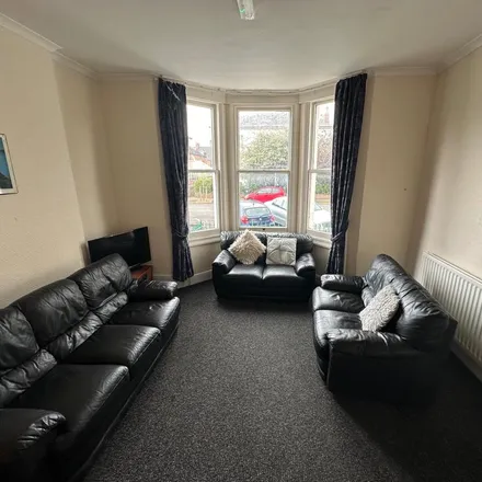 Image 3 - Russell Terrace, Royal Leamington Spa, CV31 1EY, United Kingdom - Room for rent
