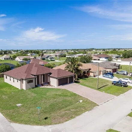 Image 2 - 2212 Northeast 17th Terrace, Cape Coral, FL 33909, USA - House for sale