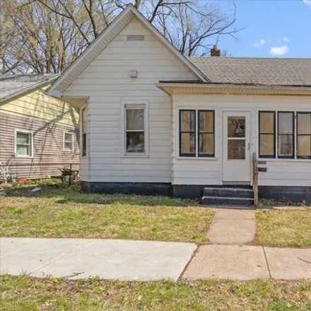 Buy this 2 bed house on 1030 South 15th Street in East Springfield, Springfield