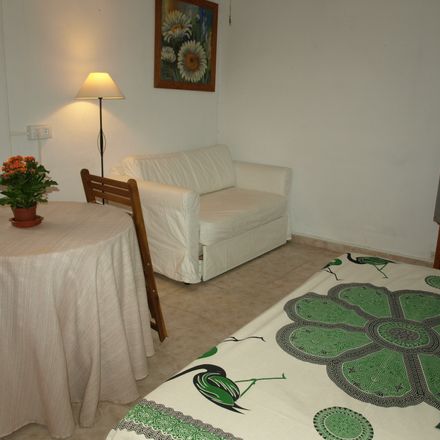 Rent this 4 bed room on Calle Sevilla in 29009 Málaga, España