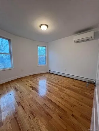 Rent this 3 bed house on 155 Summit Place in New York, NY 10463