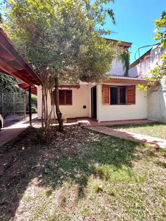 Buy this studio house on José Serrano 400 in Partido de Almirante Brown, Argentina