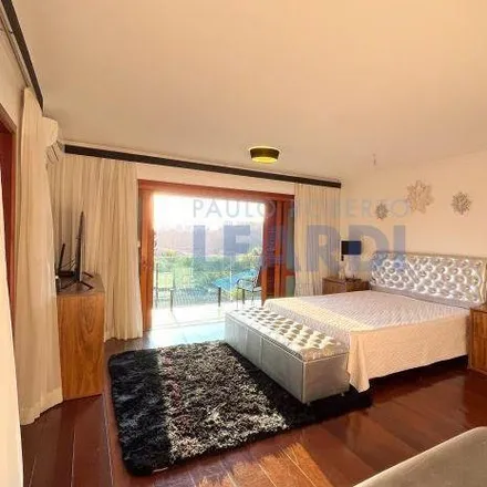 Buy this 5 bed house on Avenida Ourinhos in Jardim Mutinga, Barueri - SP