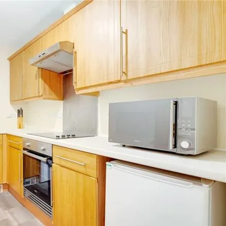 Image 5 - Queens Crescent, Livingston, EH54 8EG, United Kingdom - Apartment for sale