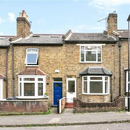 Rent this 3 bed house on Glenhurst Road in London, TW8 0QS