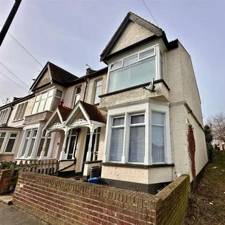 Buy this 3 bed house on Southview Drive in Southend-on-Sea, SS0 9PW