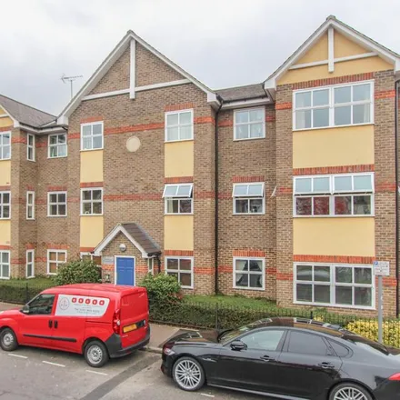 Rent this 2 bed apartment on 155 Queens Road in North Watford, WD17 2QH