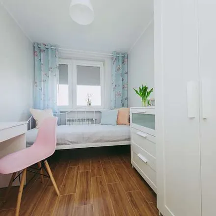 Rent this 6 bed apartment on Żłobek nr 74 in Wojciecha Bogusławskiego 5, 01-923 Warsaw