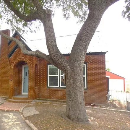 Image 3 - 632 East Corpus Christi Street, Beeville, TX 78102, USA - House for sale