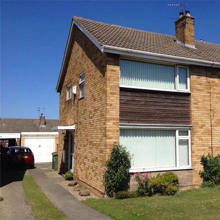 Rent this 3 bed duplex on Delamere Drive in Marske-by-the-Sea, TS11 6DZ