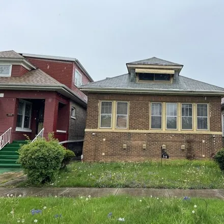 Buy this 5 bed house on 518 E 90th St in Chicago, Illinois