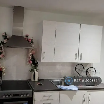 Image 3 - Ensign Court, The Highway, London, E1 8BA, United Kingdom - Apartment for rent