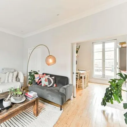 Rent this 2 bed room on 608 King's Road in London, SW6 2EB