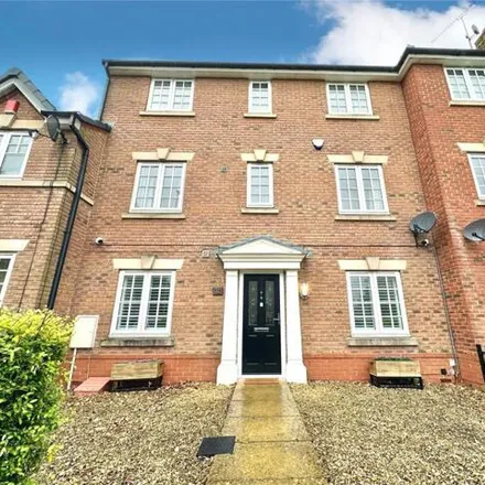 Buy this 4 bed townhouse on The Boulevard in Swindon, SN25 1WB